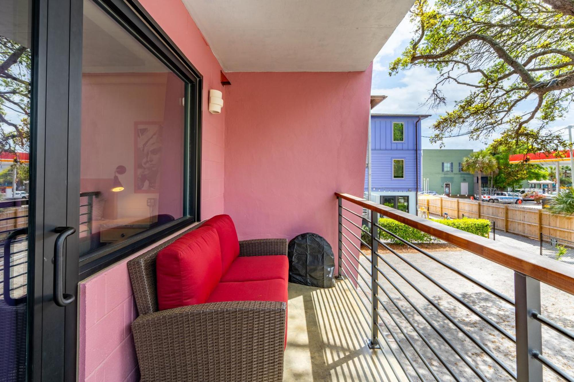 Boutique Vera Hotel In The Heart Of Folly Beach Exterior foto