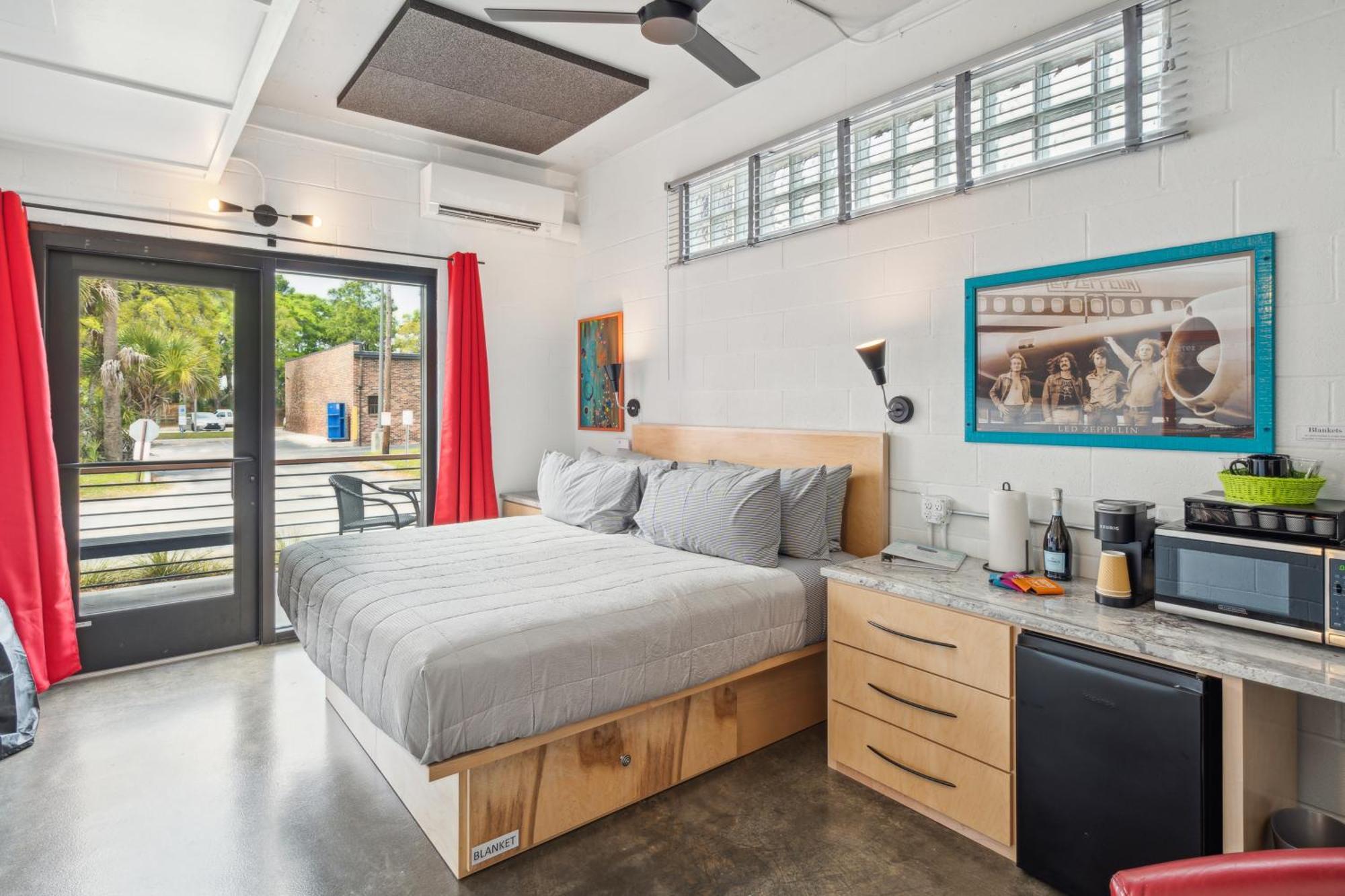 Boutique Vera Hotel In The Heart Of Folly Beach Exterior foto